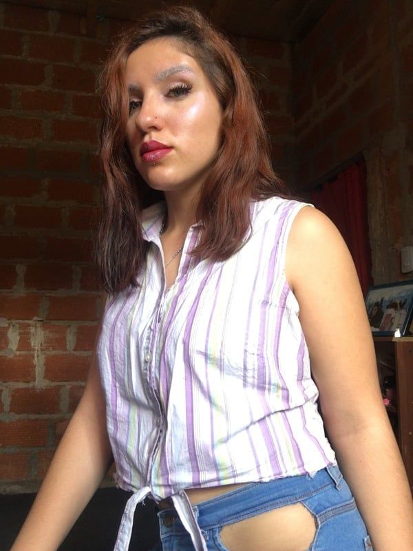 Aylén posando con maquillaje
